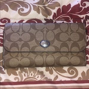 🔥NWT New Coach signature checkbook wallet.